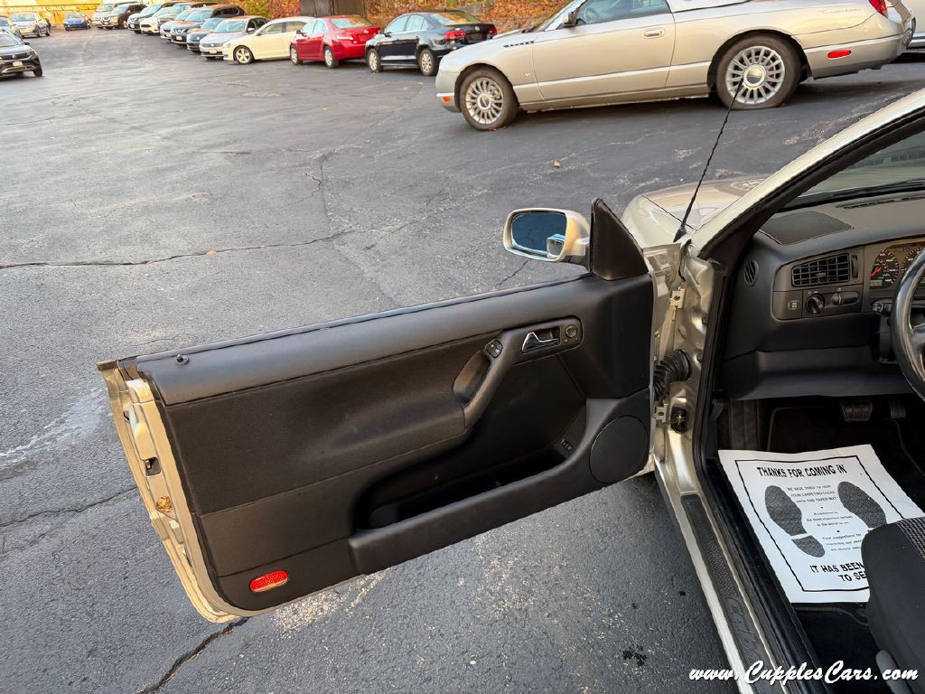 2001 Volkswagen Cabrio Image 6