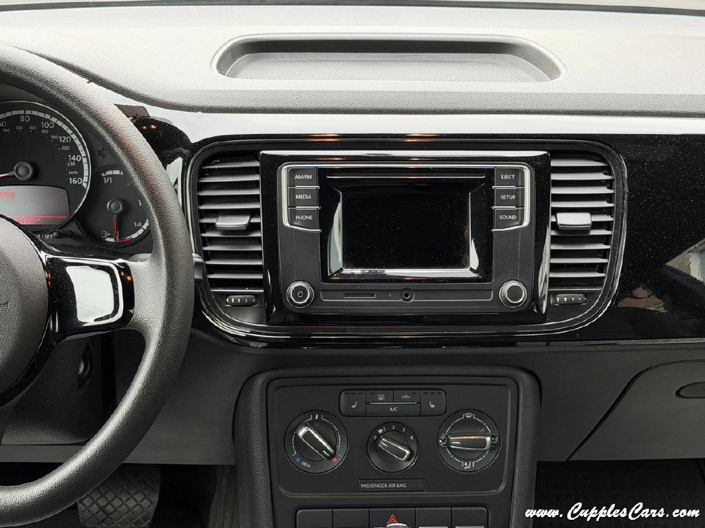 2016 Volkswagen Beetle Image 17