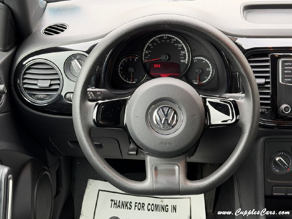 2016 Volkswagen Beetle Image 19