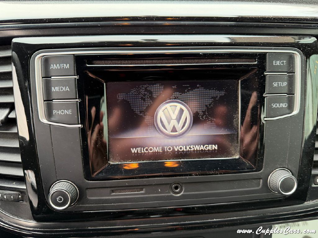 2016 Volkswagen Beetle Image 24