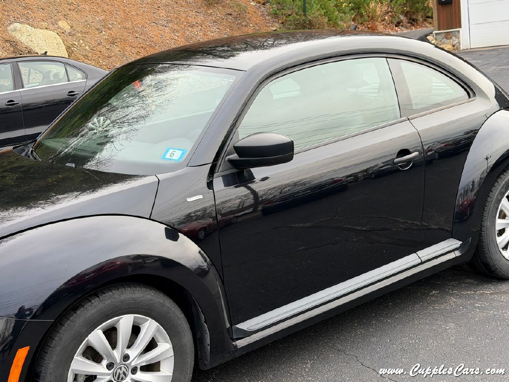 2016 Volkswagen Beetle Image 32