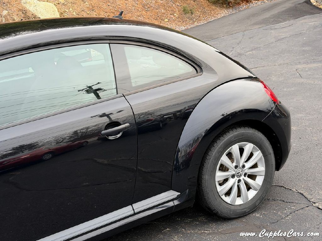 2016 Volkswagen Beetle Image 33