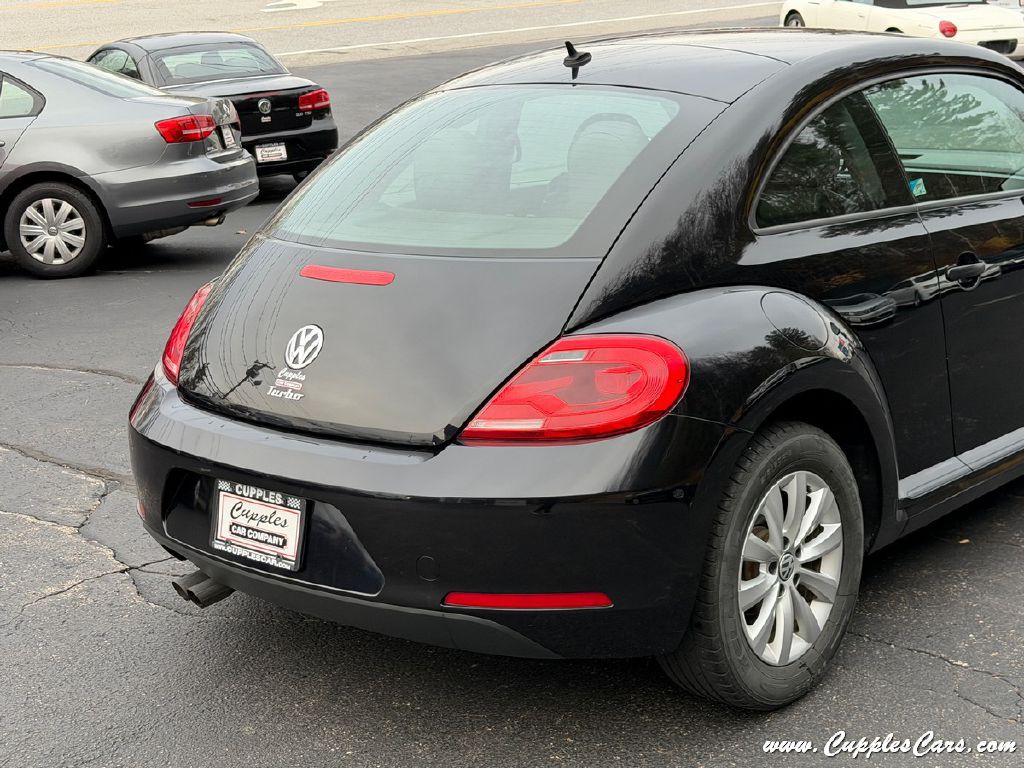 2016 Volkswagen Beetle Image 35