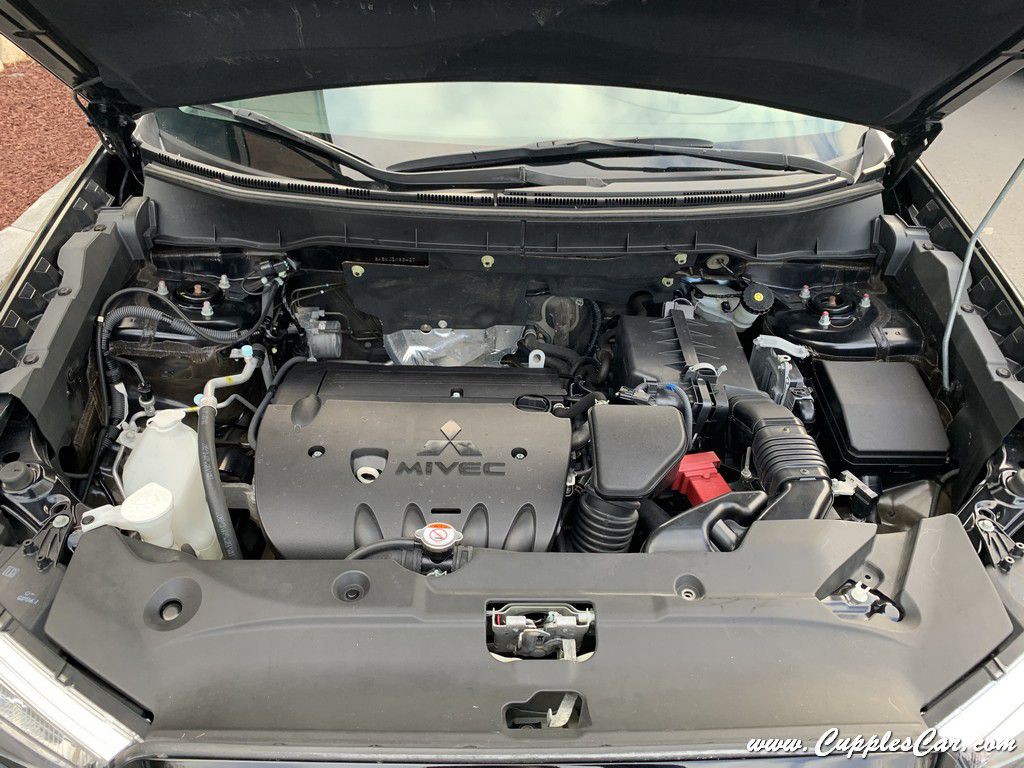 2016 Mitsubishi Outlander Image 12