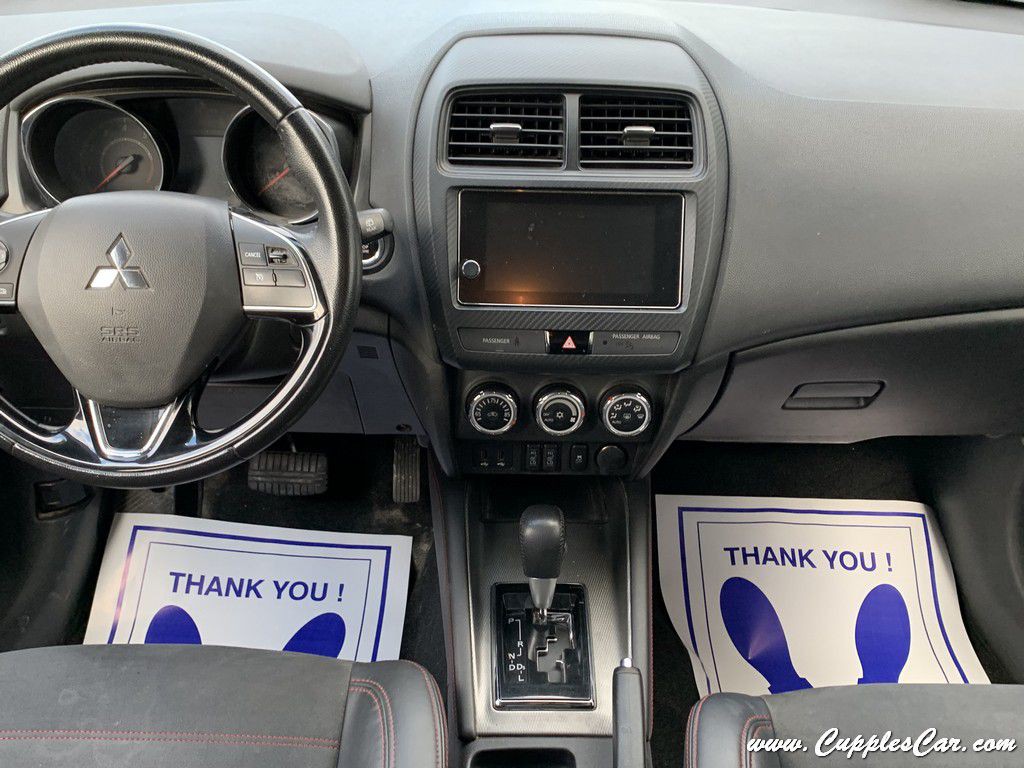 2016 Mitsubishi Outlander Image 16