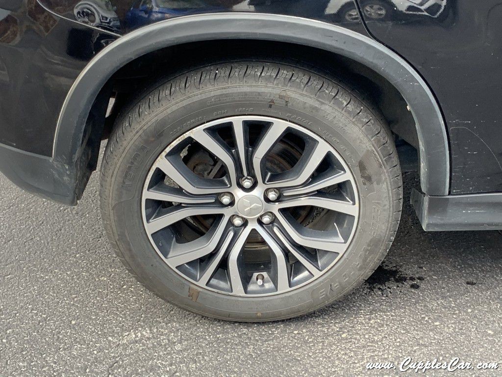 2016 Mitsubishi Outlander Image 34