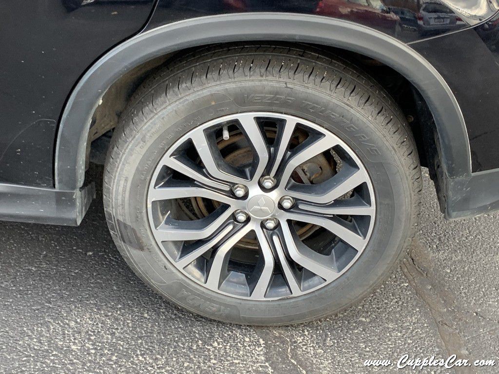 2016 Mitsubishi Outlander Image 35