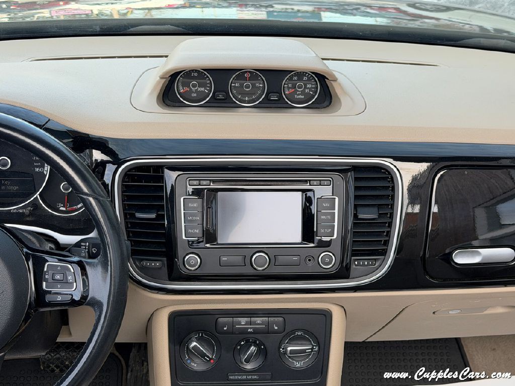 2014 Volkswagen Beetle Image 24