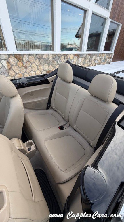2014 Volkswagen Beetle Image 35