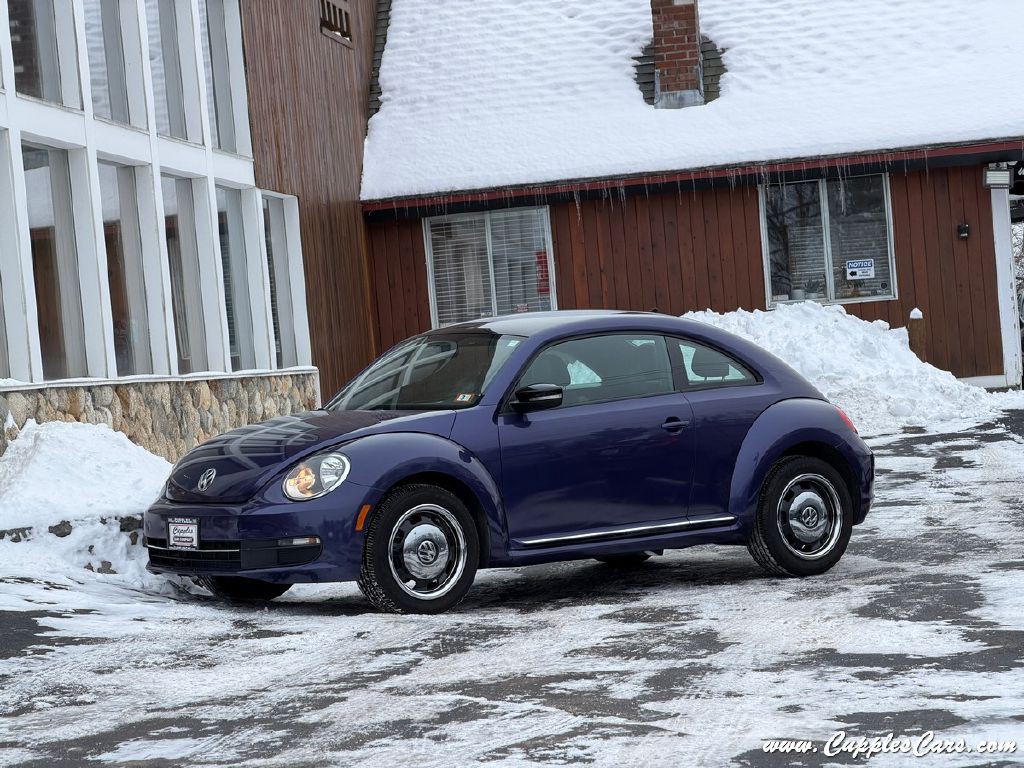 2014 Volkswagen Beetle Image 2