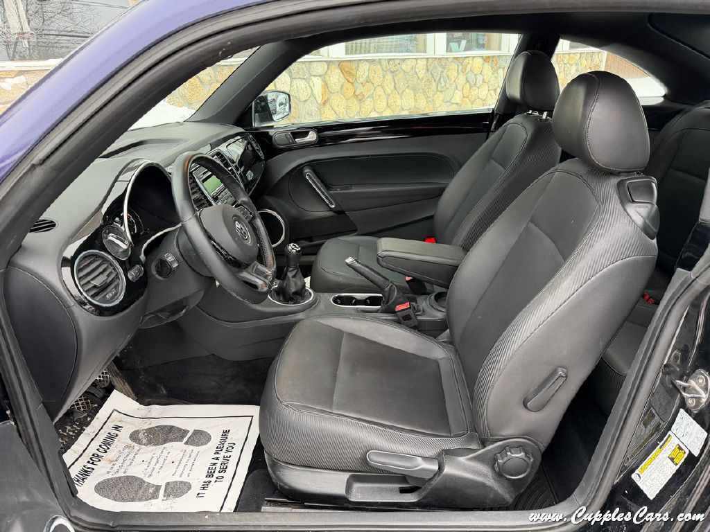 2014 Volkswagen Beetle Image 4