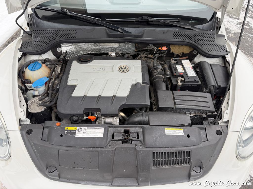 2013 Volkswagen Beetle Image 19