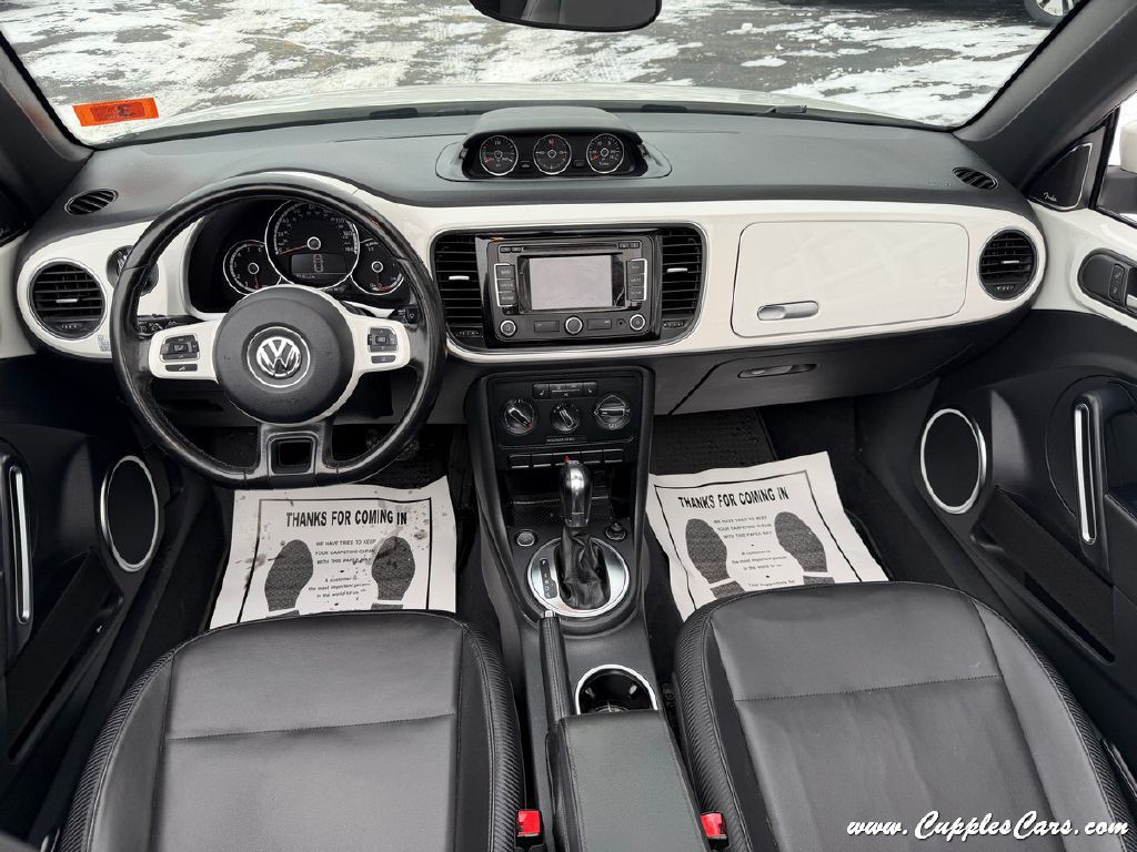 2013 Volkswagen Beetle Image 21