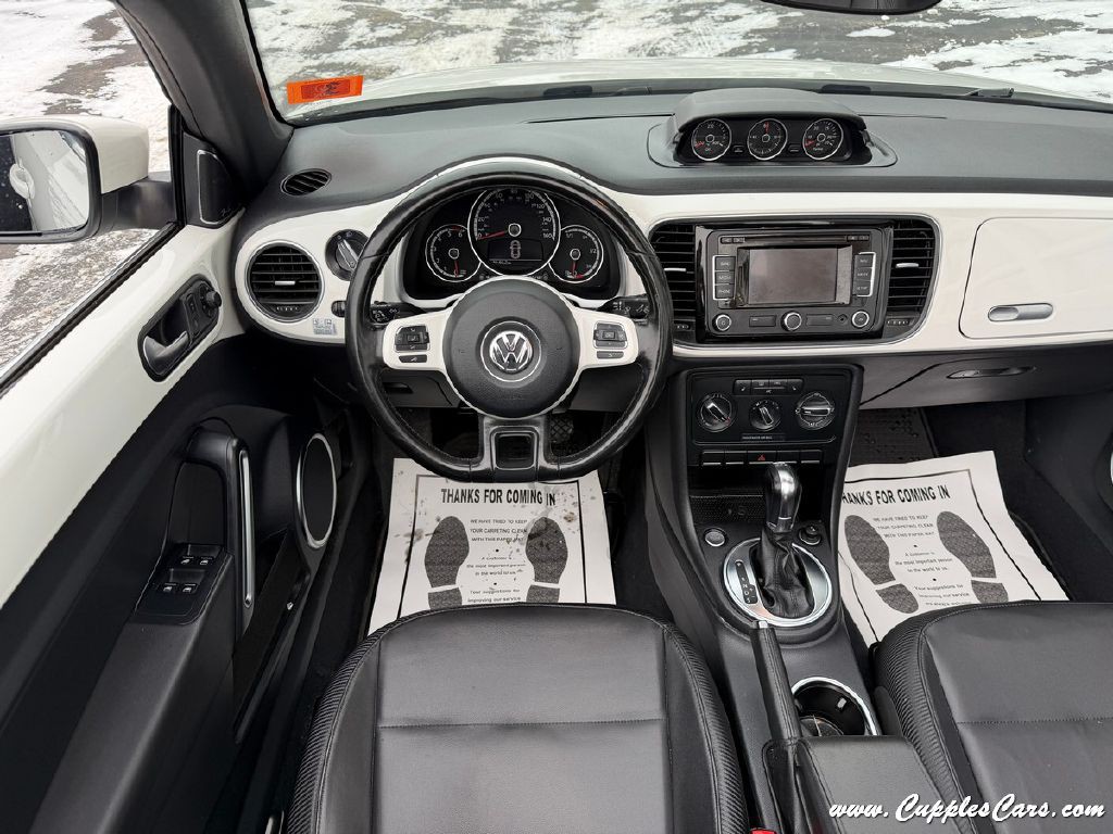2013 Volkswagen Beetle Image 22