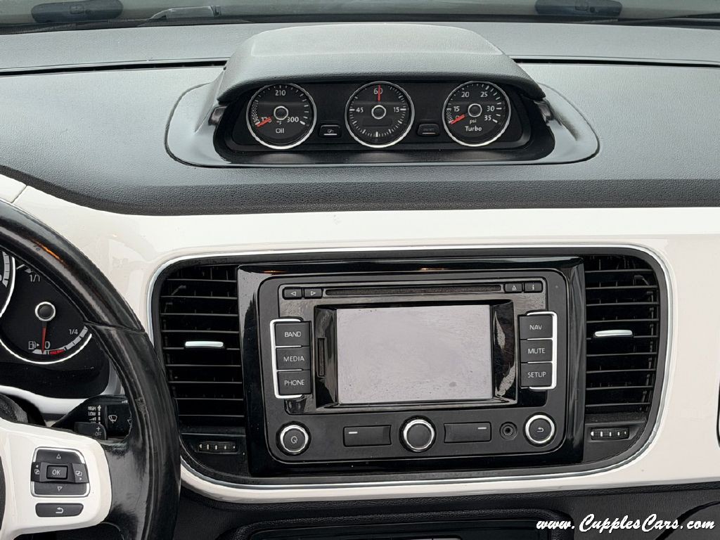 2013 Volkswagen Beetle Image 23