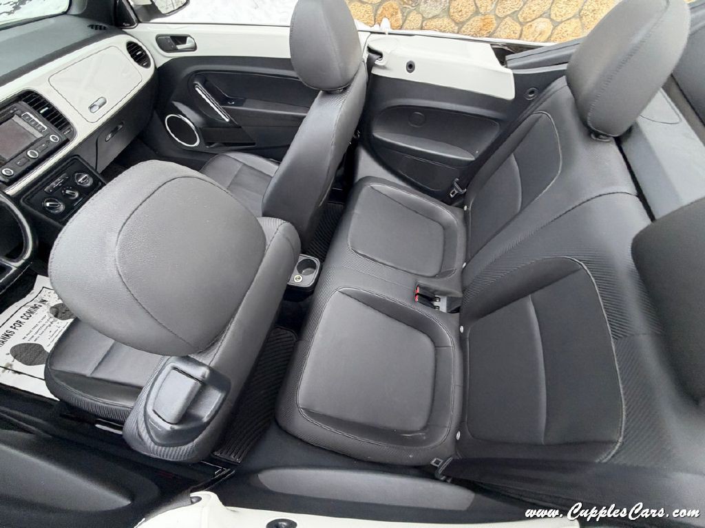 2013 Volkswagen Beetle Image 29