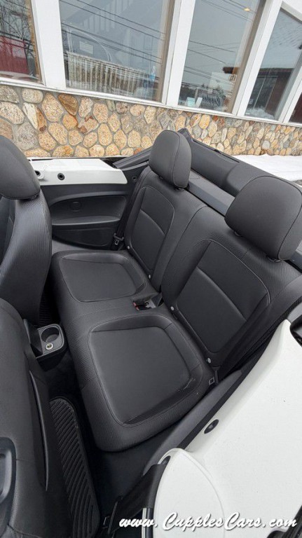 2013 Volkswagen Beetle Image 34