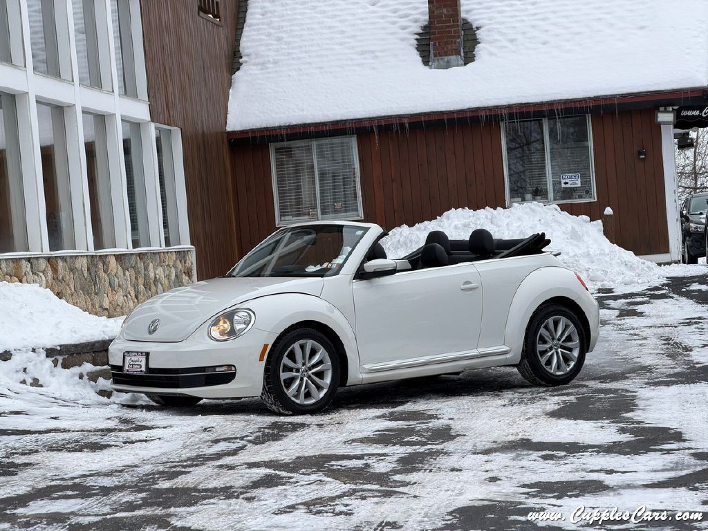 2013 Volkswagen Beetle Image 2