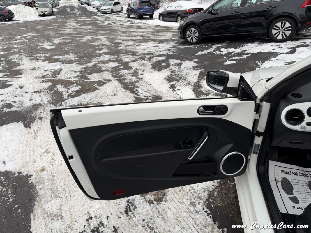 2013 Volkswagen Beetle Image 6