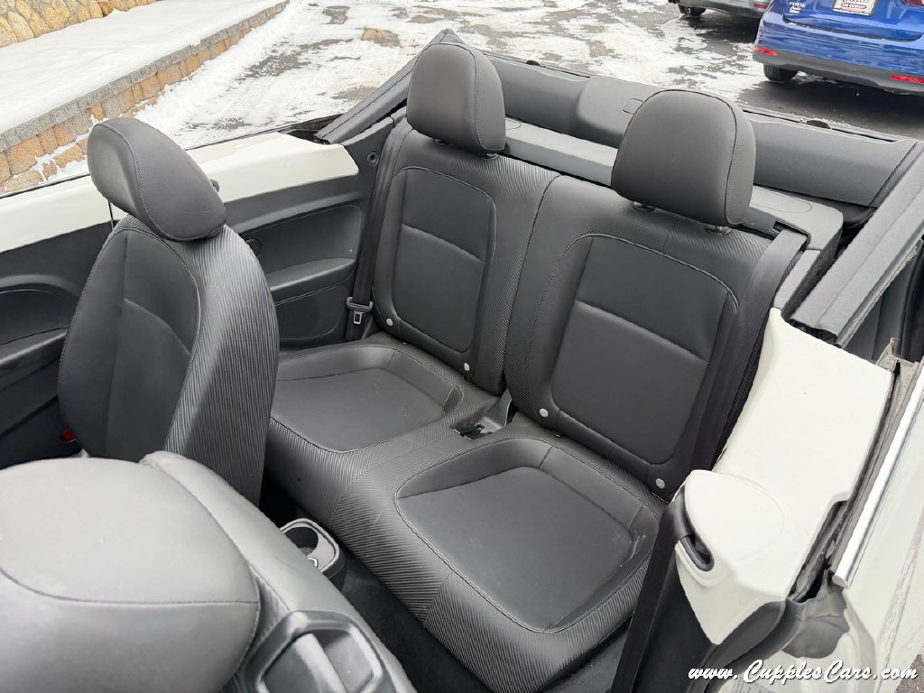 2013 Volkswagen Beetle Image 7