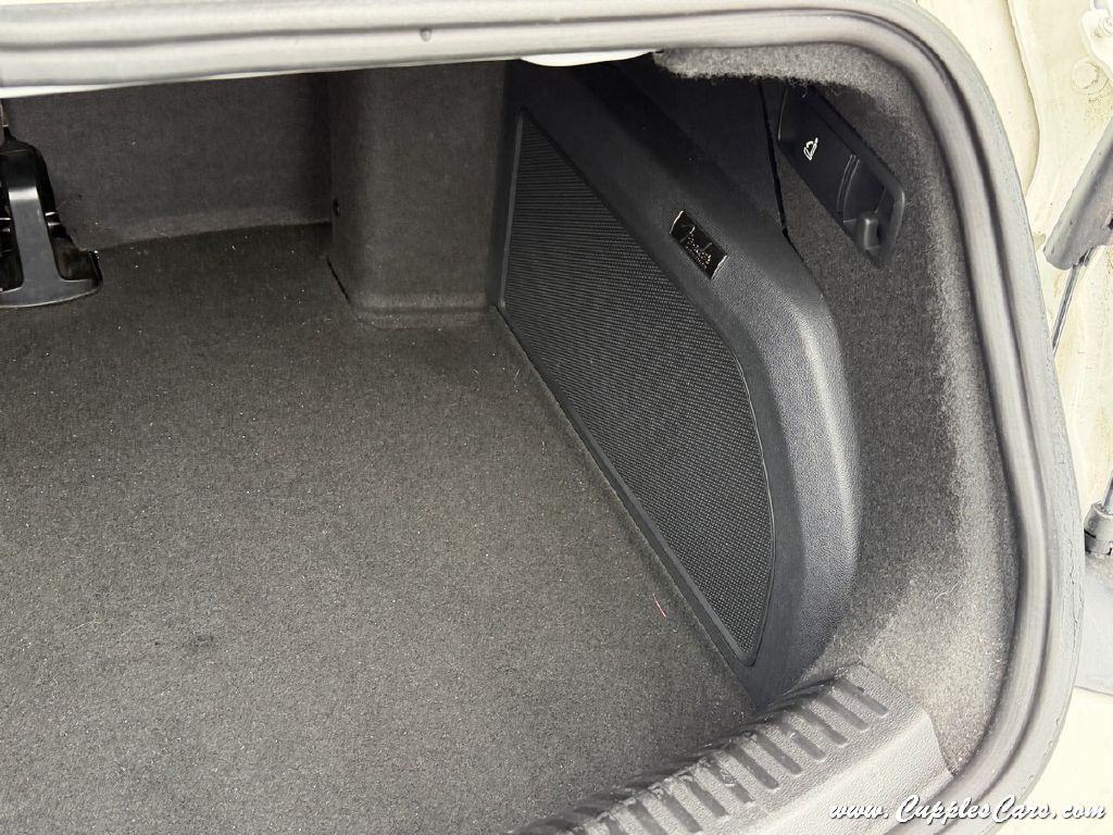 2013 Volkswagen Beetle Image 9