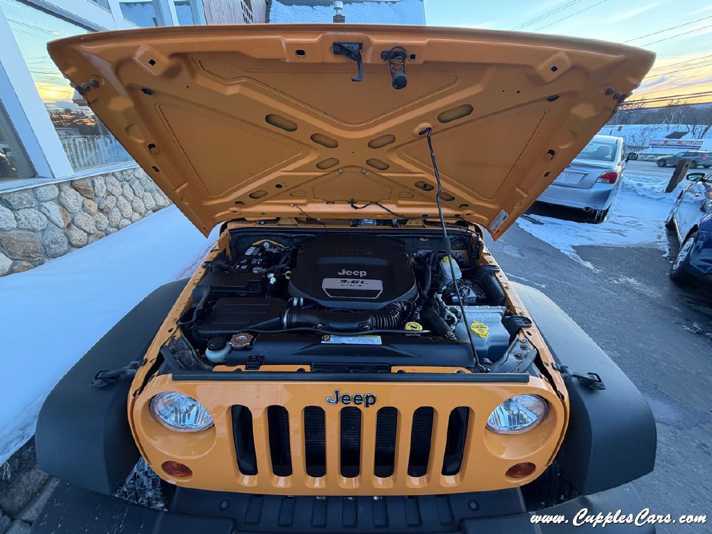 2012 Jeep Wrangler Image 15