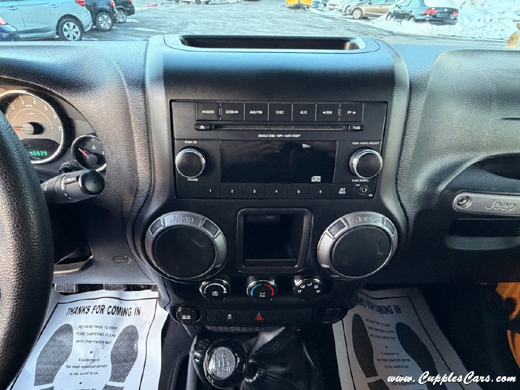 2012 Jeep Wrangler Image 17