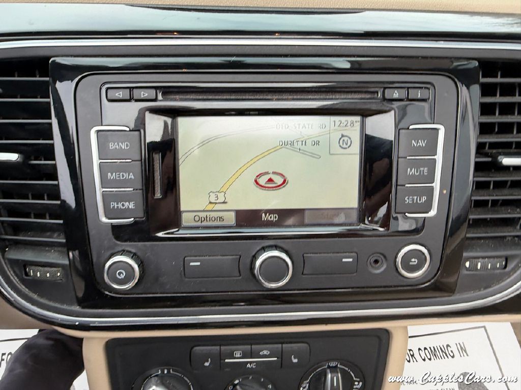 2014 Volkswagen Beetle Image 25