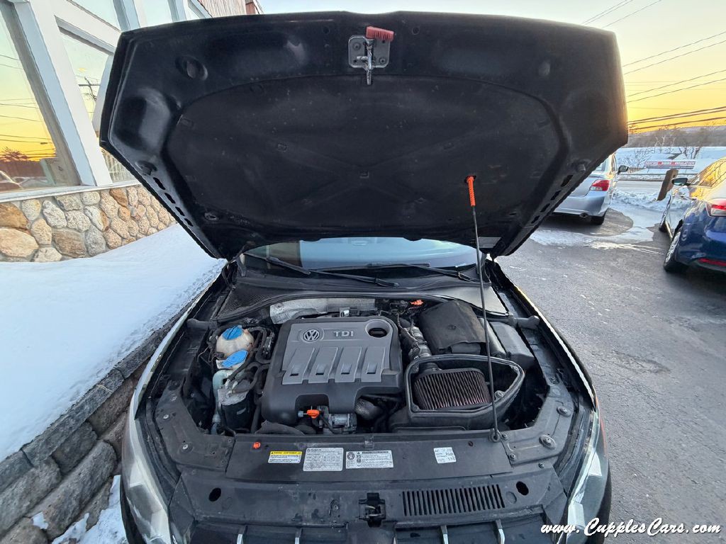 2013 Volkswagen Passat Image 15