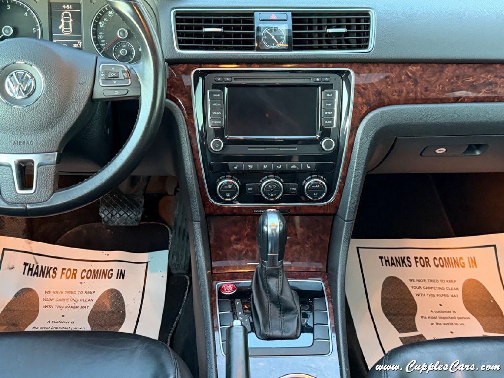 2013 Volkswagen Passat Image 19