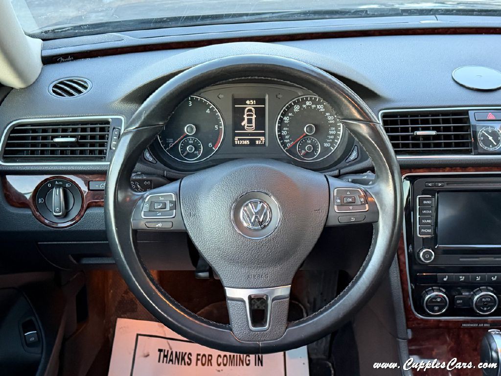 2013 Volkswagen Passat Image 20