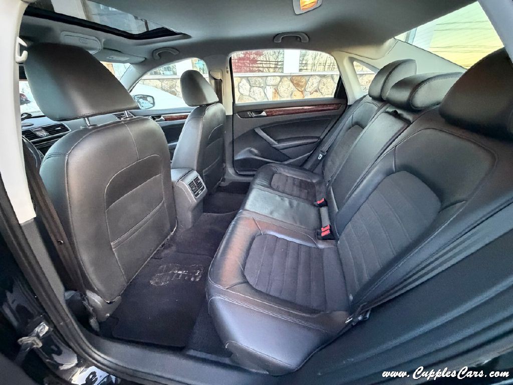 2013 Volkswagen Passat Image 23