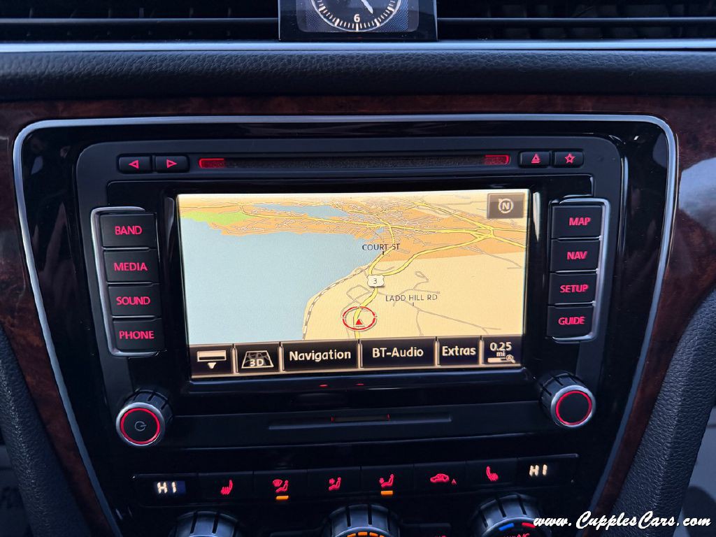 2013 Volkswagen Passat Image 29