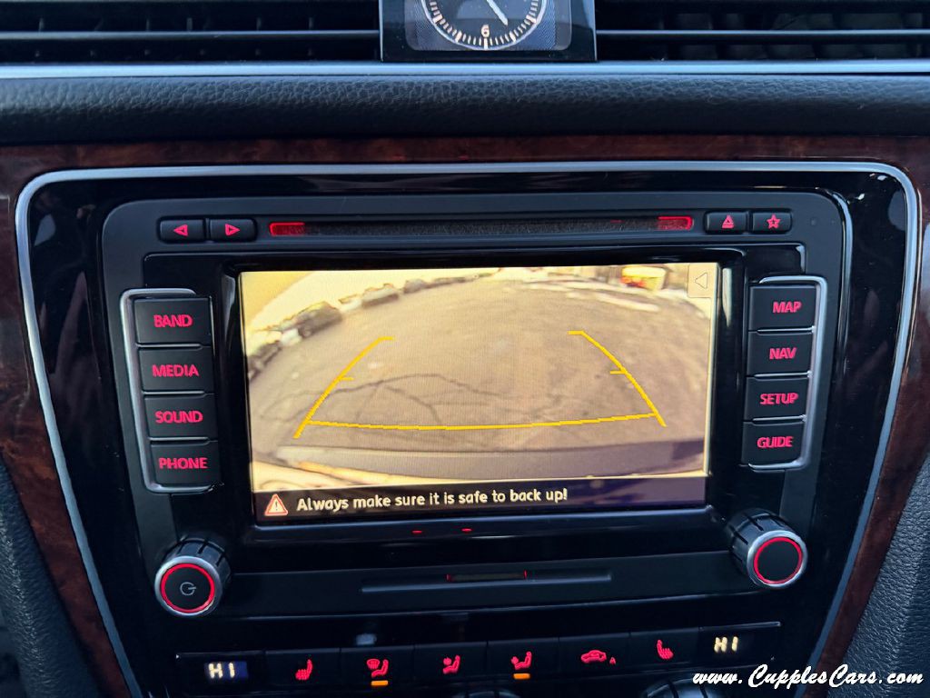 2013 Volkswagen Passat Image 30