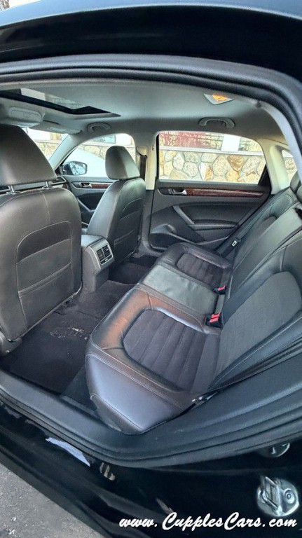 2013 Volkswagen Passat Image 32
