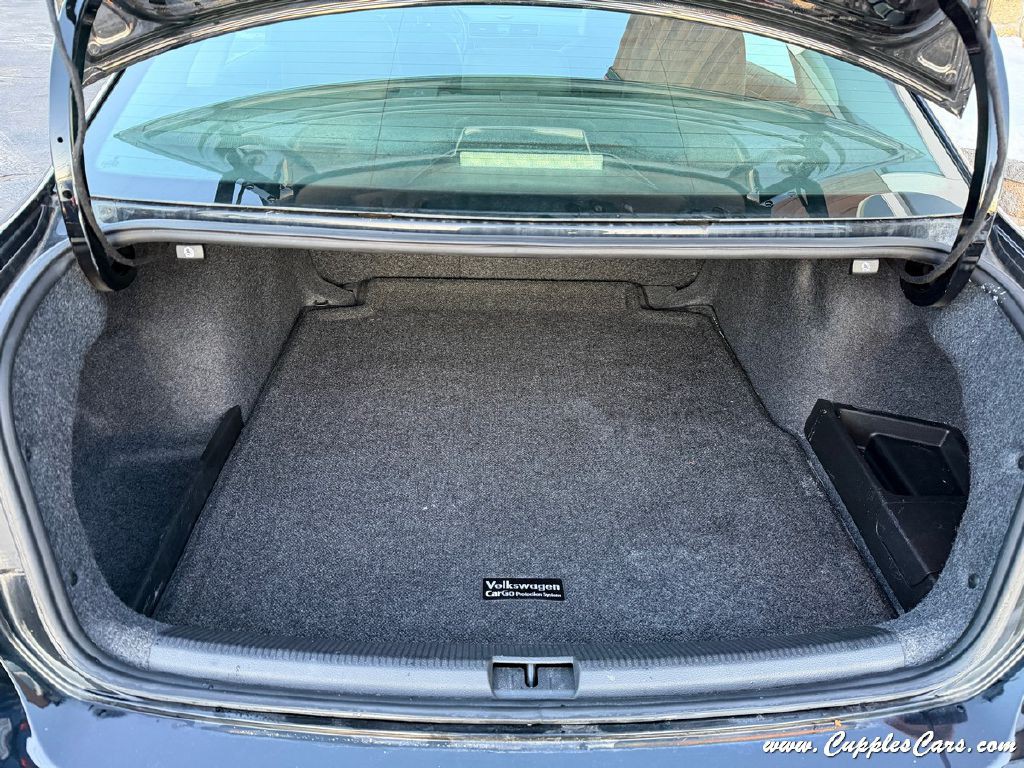 2013 Volkswagen Passat Image 9