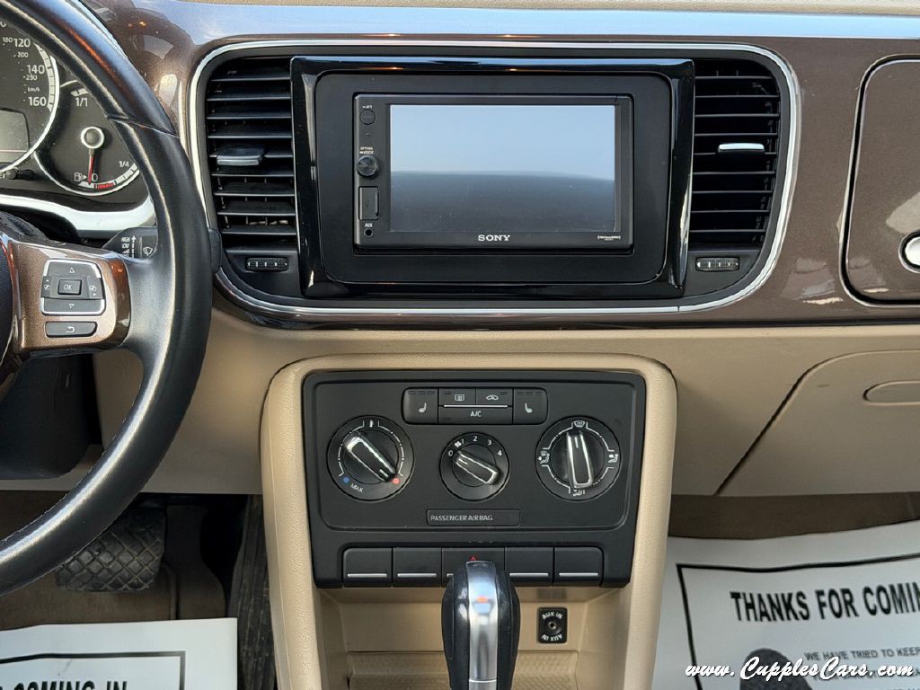 2014 Volkswagen Beetle Image 17