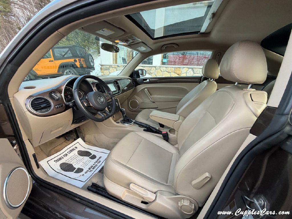 2014 Volkswagen Beetle Image 23