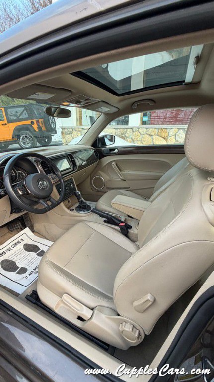 2014 Volkswagen Beetle Image 27