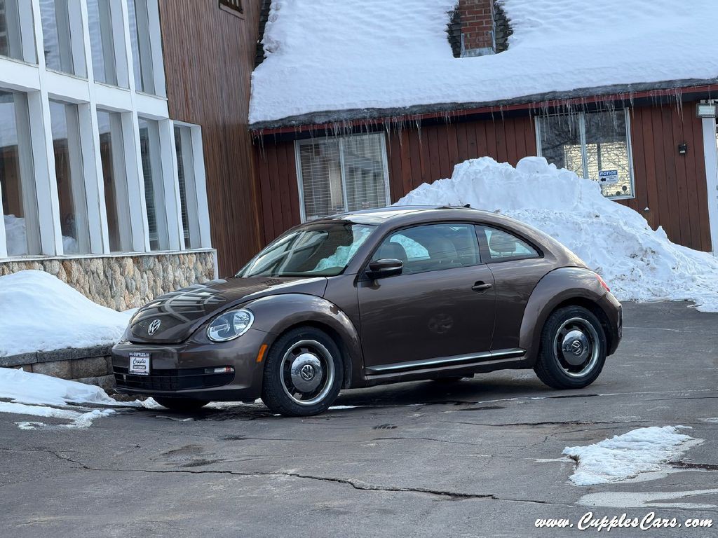 2014 Volkswagen Beetle Image 2