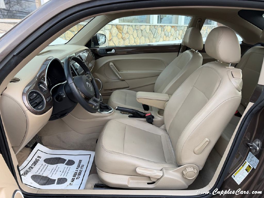 2014 Volkswagen Beetle Image 4