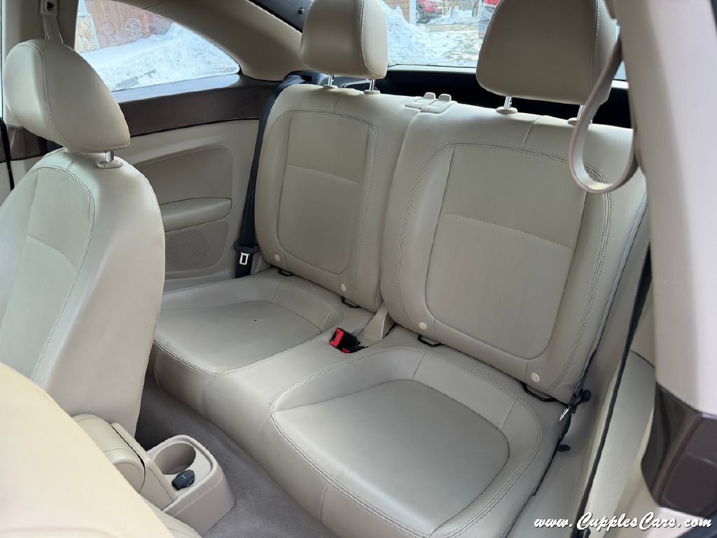 2014 Volkswagen Beetle Image 8