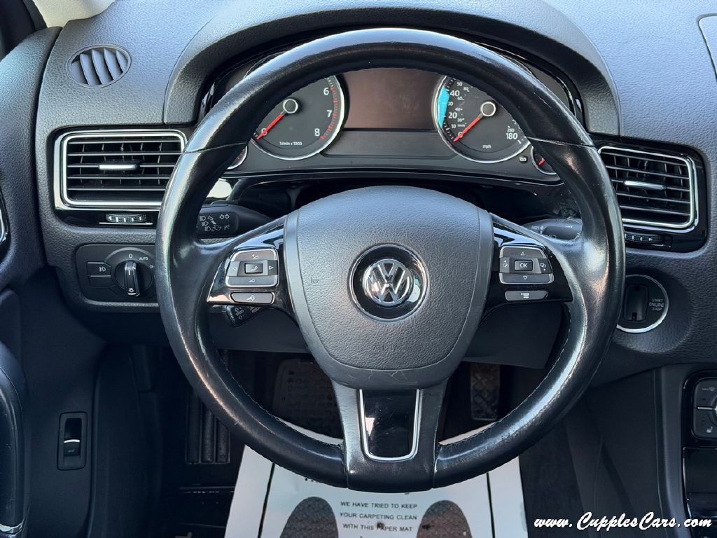 2017 Volkswagen Touareg Image 20