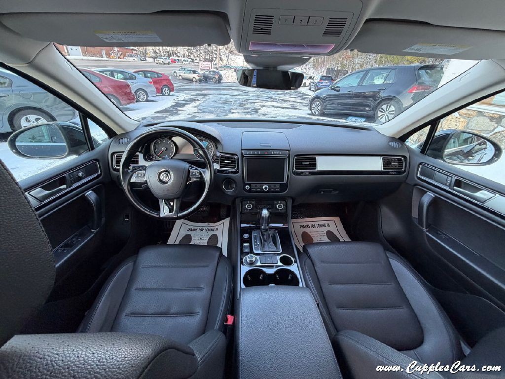 2017 Volkswagen Touareg Image 21