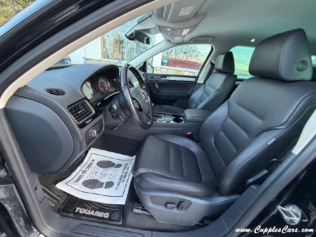 2017 Volkswagen Touareg Image 24