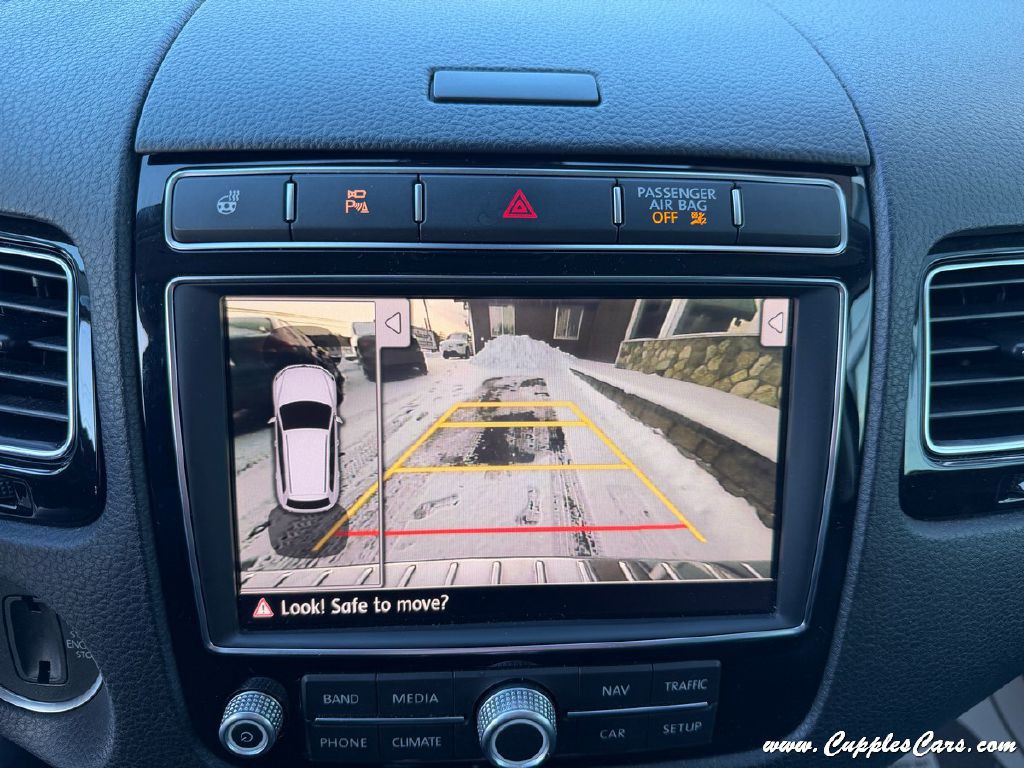 2017 Volkswagen Touareg Image 26