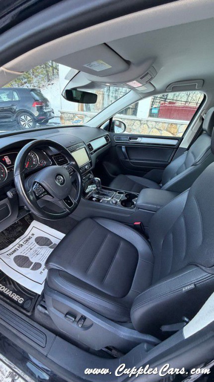 2017 Volkswagen Touareg Image 30