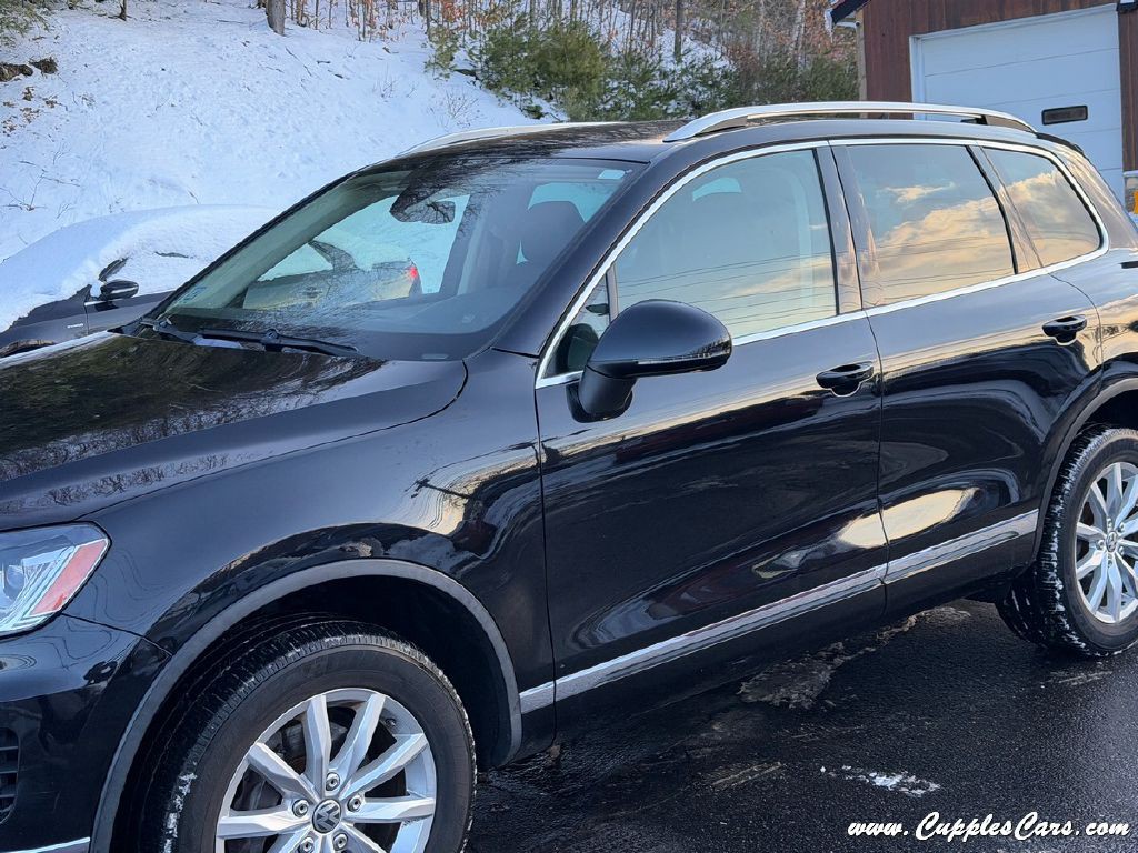 2017 Volkswagen Touareg Image 34