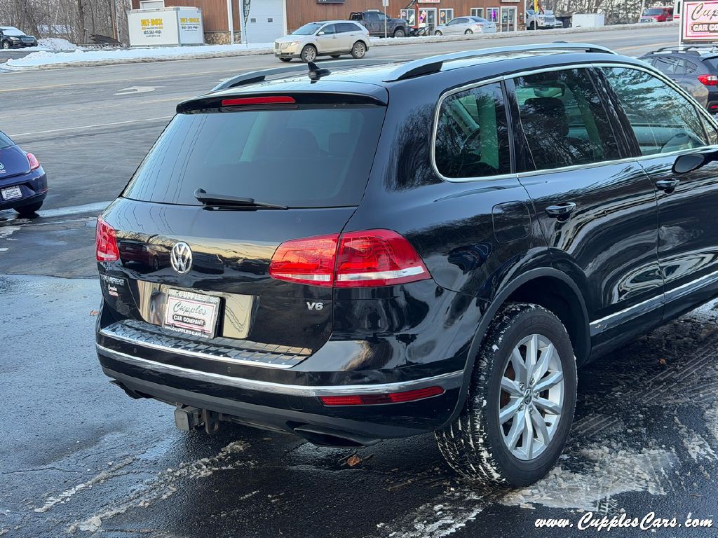 2017 Volkswagen Touareg Image 38