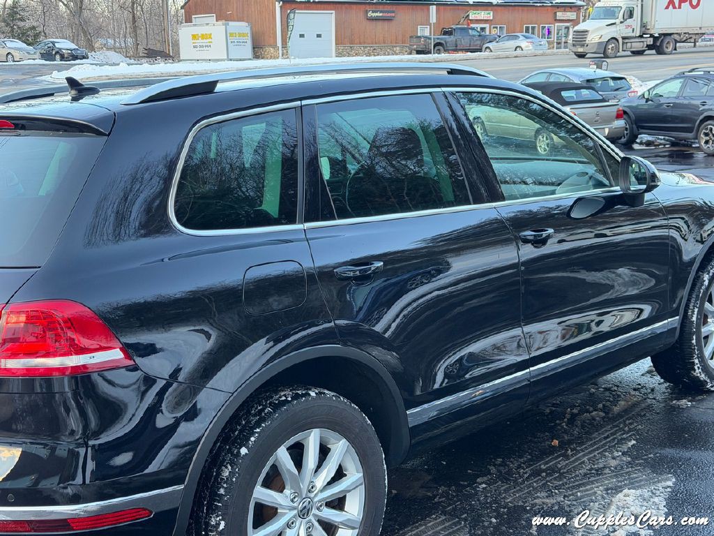 2017 Volkswagen Touareg Image 39